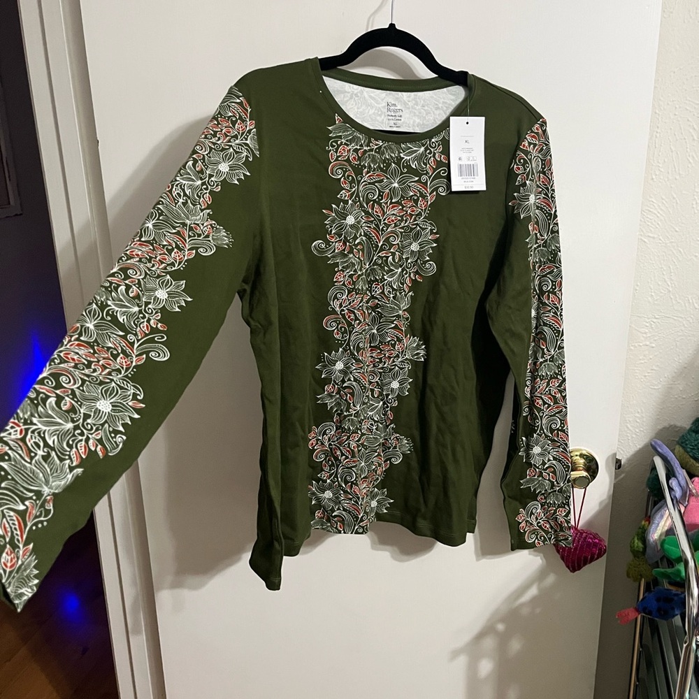 🤍 XL Kim Roger’s Floral Green Women's Top New with Tags